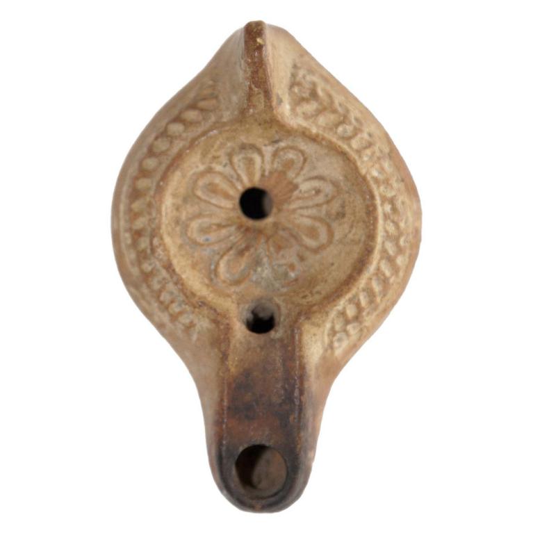 Rosace de huit pétales Marque de potier, palme gravée Acquisition SVV Holz - Artles N° 20111210 091 Rosace de huit pétales Marque de potier, palme gravée Acquisition SVV Holz - Artles N° 20111210 091