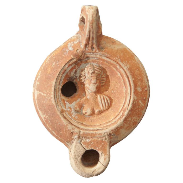 Buste féminin de face. Signature, CIVNDRAC D. 108 x 74 x 26 mm Ex collection VG. Provenance inconnue. Voir fiche N° 20121121 036 Buste féminin de face. Signature, CIVNDRAC D. 108 x 74 x 26 mm Ex collection VG. Provenance inconnue. Voir fiche N° 20121121 036