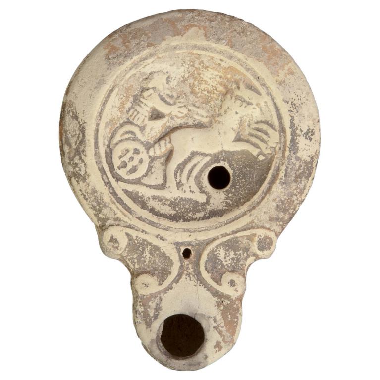 Aurige sur un bige se dirigeant à droite. Signature LMADIEC D. 111 x 80 x 28 mm Acquisition SVV Labarbe Marc, Toulouse, France. Provenance inconnue. Voir fiche N° 20121125 063 Aurige sur un bige se dirigeant à droite. Signature LMADIEC D. 111 x 80 x 28 mm Acquisition SVV Labarbe Marc, Toulouse, France. Provenance inconnue. Voir fiche N° 20121125 063