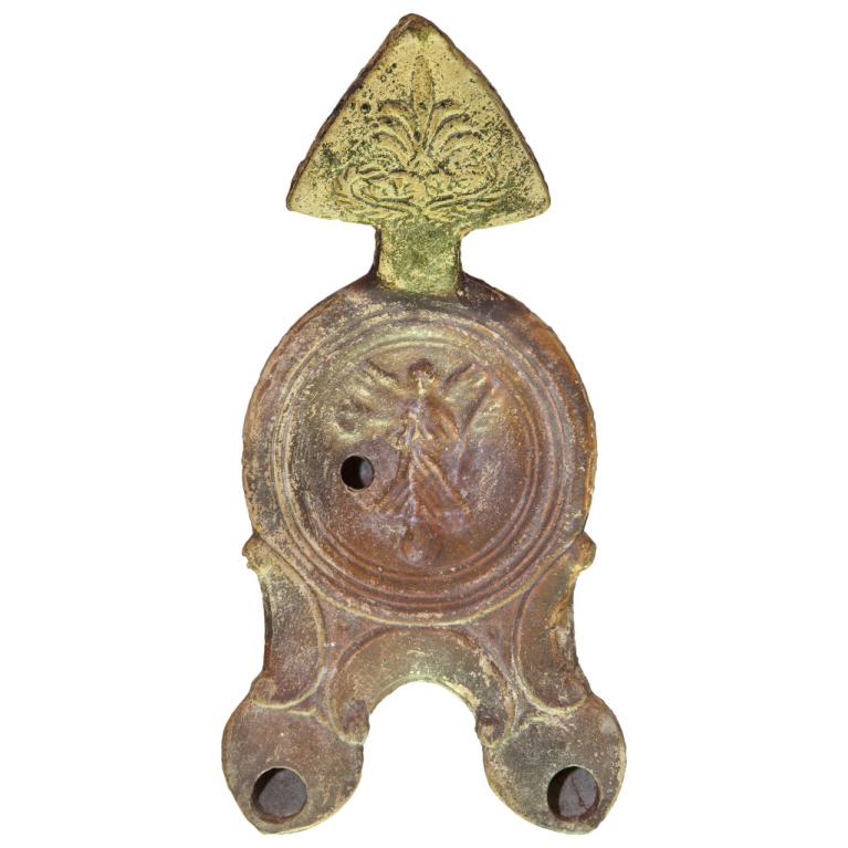 D. 205 x 92 x 35 mm Voir Roman Period Oil Lamps in the Holy Land - Varda Sussman N° 48 Deneauve n° 550 Acquisition SVV Nantes Enchères Talma N° 20121206 001 D. 205 x 92 x 35 mm Voir Roman Period Oil Lamps in the Holy Land - Varda Sussman N° 48 Deneauve n° 550 Acquisition SVV Nantes Enchères Talma N° 20121206 001