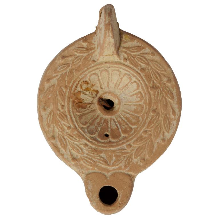 Rosace de seize pétales. Signature indéterminée. D. 123 x 87 x 33 mm. Ex collection VG. Provenance inconnue. Inv. 20130209 043 Rosace de seize pétales. Signature indéterminée. D. 123 x 87 x 33 mm. Ex collection VG. Provenance inconnue. Inv. 20130209 043