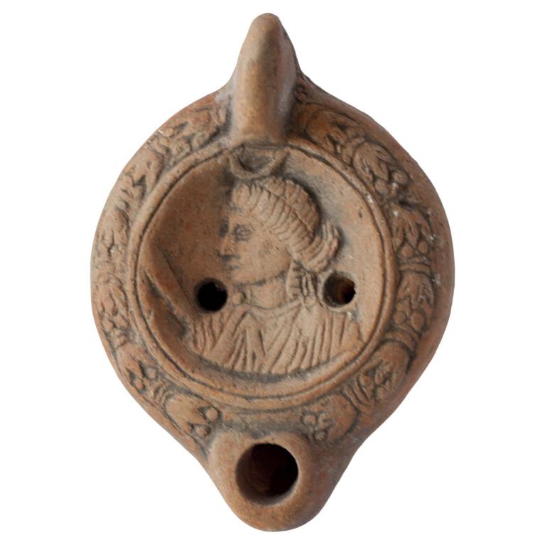 Buste de Luna de profil à gauche. Signature singulière SABBATI Acquisition SVV Millon et Associés, Paris, France. Provenance inconnue. Voir fiche N° N° 20130311 039 Buste de Luna de profil à gauche. Signature singulière SABBATI Acquisition SVV Millon et Associés, Paris, France. Provenance inconnue. Voir fiche N° N° 20130311 039