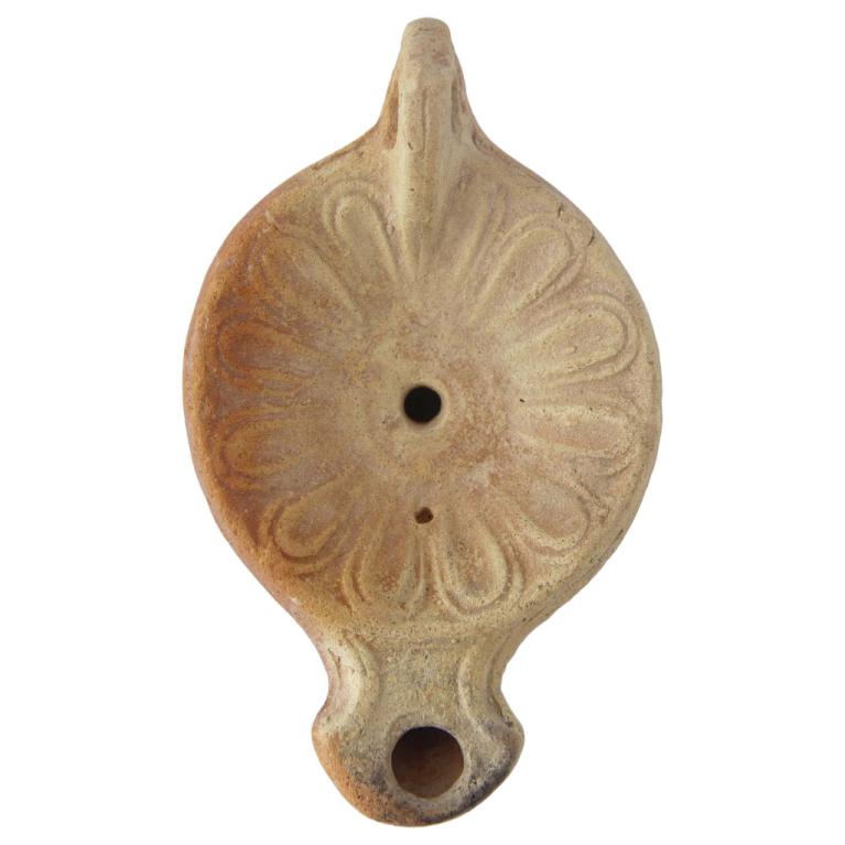 Lampe à huile "coquille" Datation dernier quart du IIe - première moitié du IIIe s. ap. J.C. Voir : Deneauve n° n° 1103 Marseille chantier de la Bourse fig. 55, n° 33 Bussière, lampes antiques d'Algérie N° 3680 P; 367 pl. 104 n° 20130524 012 Lampe à huile "coquille" Datation dernier quart du IIe - première moitié du IIIe s. ap. J.C. Voir : Deneauve n° n° 1103 Marseille chantier de la Bourse fig. 55, n° 33 Bussière, lampes antiques d'Algérie N° 3680 P; 367 pl. 104 n° 20130524 012