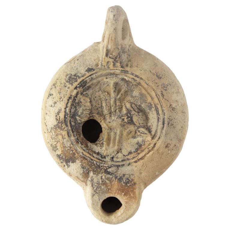 Dauphin de profil droit, devant un gouvernail. Signature C IVN DRAC D. 108 x 74 x 27 mm Acquisition SVV Drouot Estimations Vor fiche N° 20130524 053 Dauphin de profil droit, devant un gouvernail. Signature C IVN DRAC D. 108 x 74 x 27 mm Acquisition SVV Drouot Estimations Vor fiche N° 20130524 053