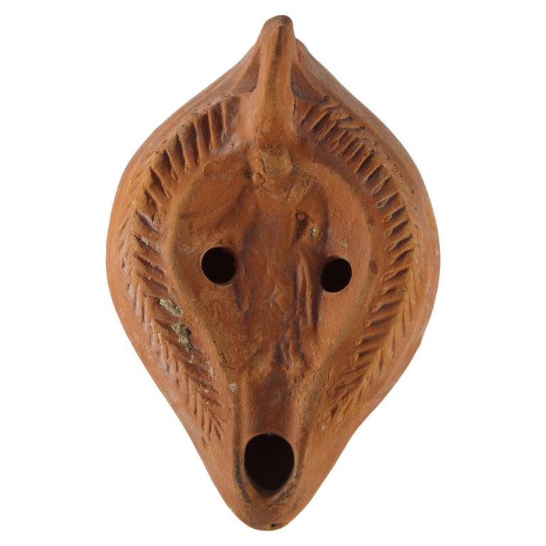 Personnage indéterminé. Marque de potier, croix dans un cercle. D. 124 x 83 x 45 mm Ex collection VG. Provenance inconnue. Inv. 20130531 055 Personnage indéterminé. Marque de potier, croix dans un cercle. D. 124 x 83 x 45 mm Ex collection VG. Provenance inconnue. Inv. 20130531 055