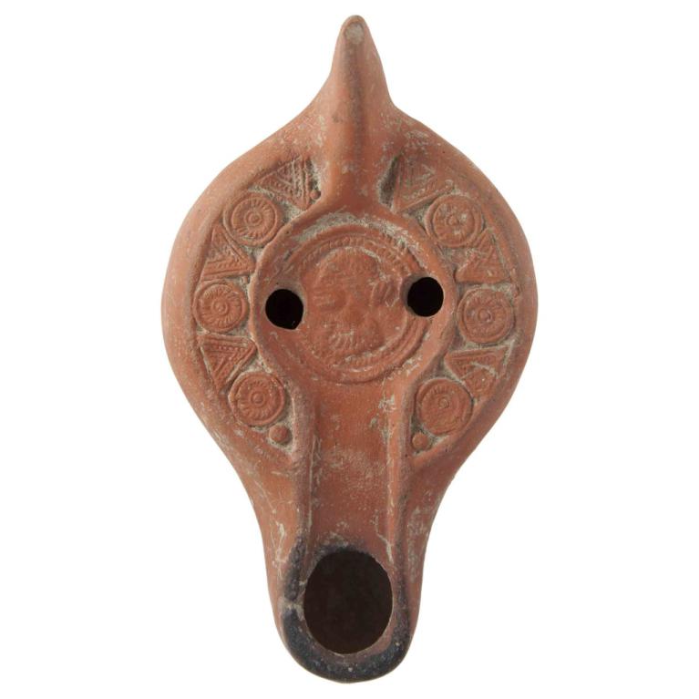 Buste de femme à gauche dans un cercle finement palmé sur le disque. Voir fiche N° 20131218 100 Buste de femme à gauche dans un cercle finement palmé sur le disque. Voir fiche N° 20131218 100