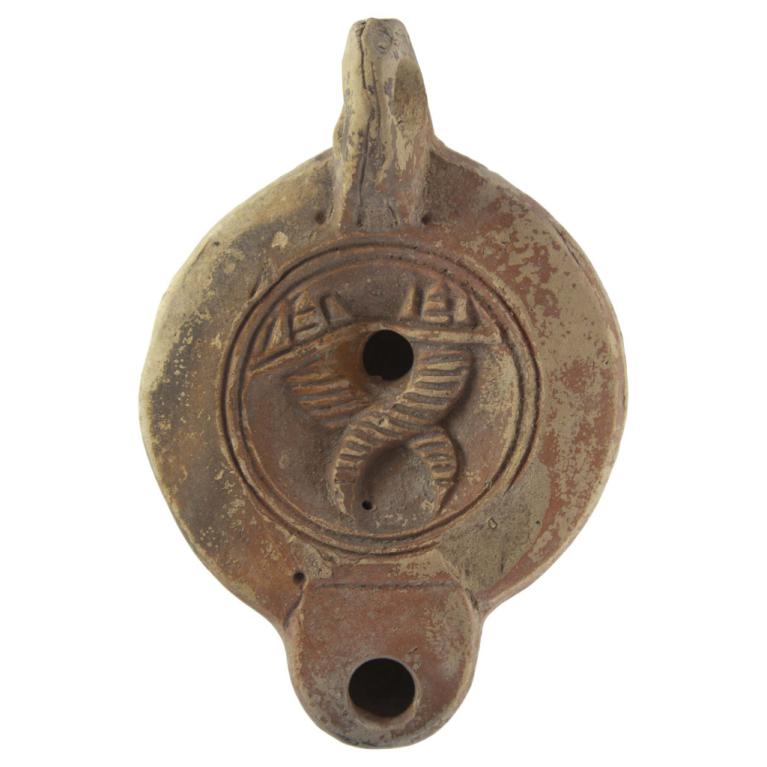 Deux cornes d'abondance cannelées disposées en croix Signature CIVNDRAC D. 106 x 72 x 27 mm Acquisition Hôtel des Ventes de Draguignan Voir fiche N° 20140314 065 Deux cornes d'abondance cannelées disposées en croix Signature CIVNDRAC D. 106 x 72 x 27 mm Acquisition Hôtel des Ventes de Draguignan Voir fiche N° 20140314 065