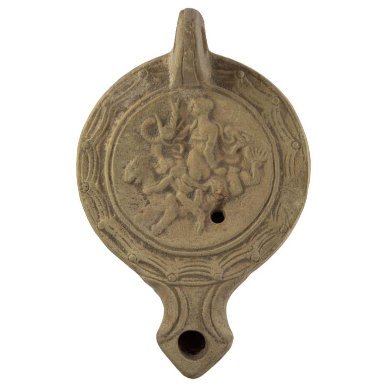 Le cortège d'Amphitrite, épouse de Neptune : la desse entourée d'un voile au vent sur un lion marin, à sa main droite une corne dans laquelle elle s'apprête à souffler ou un poisson (son attribut). A ses pieds accroché au cou du monstre, un des tritons dont elle serait la mère. Signature MVRICI D. 146 x 93 x 34 mm Acquisition Hôtel des Ventes de Draguignan N° 20140314 121 Le cortège d'Amphitrite, épouse de Neptune : la desse entourée d'un voile au vent sur un lion marin, à sa main droite une corne dans laquelle elle s'apprête à souffler ou un poisson (son attribut). A ses pieds accroché au cou du monstre, un des tritons dont elle serait la mère. Signature MVRICI D. 146 x 93 x 34 mm Acquisition Hôtel des Ventes de Draguignan N° 20140314 121