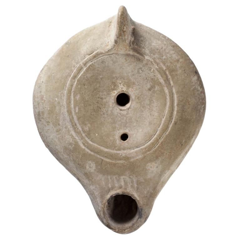 Ancienne étiquette : Lucerna (romaine) (A-R-376) Herculanum D. 97 x 75 x 28 mm Acquisition SVV Delorme et Collin du Bocage, Paris, France. Provenance inconnue. Voir fiche N° 20140411 007 Ancienne étiquette : Lucerna (romaine) (A-R-376) Herculanum D. 97 x 75 x 28 mm Acquisition SVV Delorme et Collin du Bocage, Paris, France. Provenance inconnue. Voir fiche N° 20140411 007