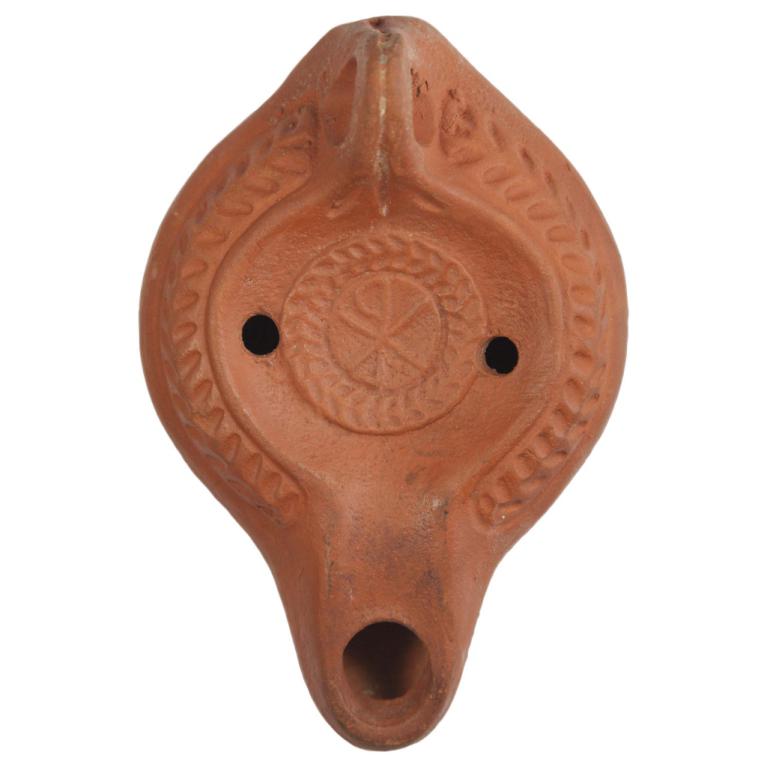 Chrisme bouclé à gauche Marque de potier D. 131 x 87 x 37 mm Acquisition SVV Beaussant Lefevre N° 20140523 013 Chrisme bouclé à gauche Marque de potier D. 131 x 87 x 37 mm Acquisition SVV Beaussant Lefevre N° 20140523 013