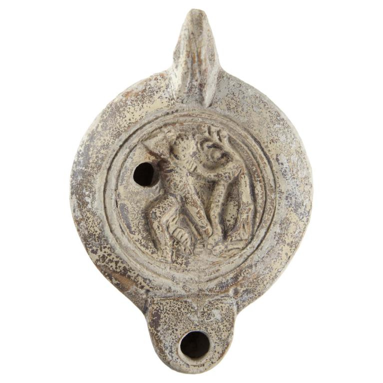 Hercule au jardin des hespérides, (11e des travaux d'Hercule) il tue le serpent qui est chargé de garder l'arbre aux pommes d'or. Signature de potier COPPIRES D. 107 x 73 x 29 mm Voir Bailey II => Q 856 - Dejean L474 Ex collection GV, 20141116 007 Hercule au jardin des hespérides, (11e des travaux d'Hercule) il tue le serpent qui est chargé de garder l'arbre aux pommes d'or. Signature de potier COPPIRES D. 107 x 73 x 29 mm Voir Bailey II => Q 856 - Dejean L474 Ex collection GV, 20141116 007