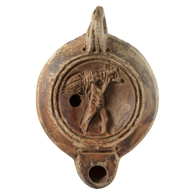 Aulette (joueur d’aulos) Cupidon ? Signature, AVFFRON D. 104 x 71 x 25 mm Acquisition SVV Millon et Associés, 20141121 075 Aulette (joueur d’aulos) Cupidon ? Signature, AVFFRON D. 104 x 71 x 25 mm Acquisition SVV Millon et Associés, 20141121 075