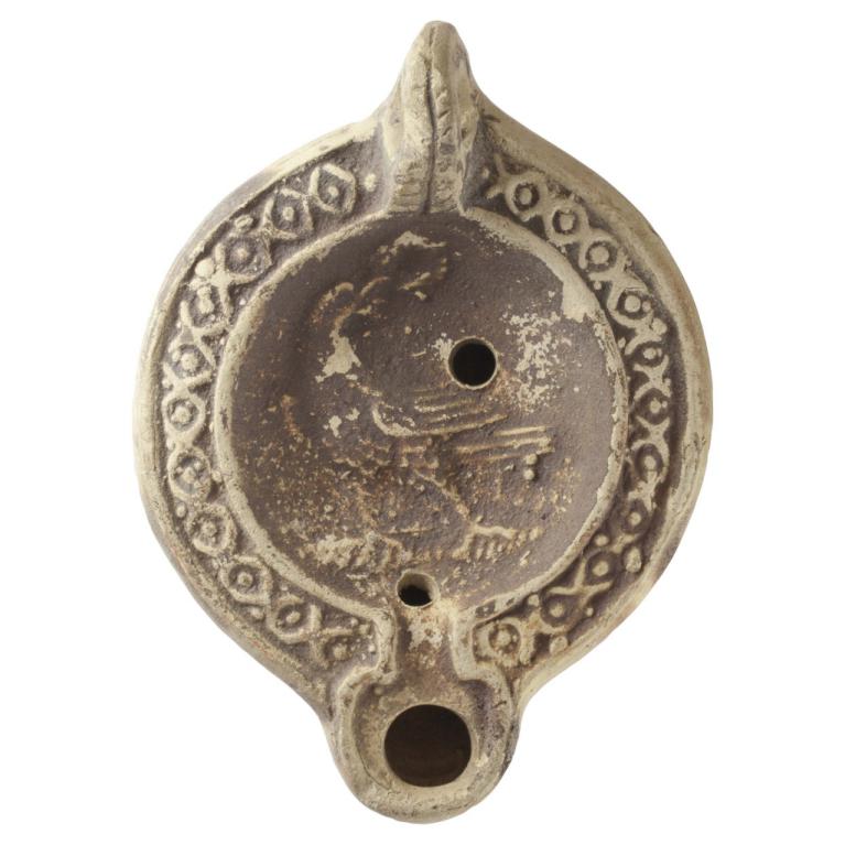 Aigle de 3/4 à gauche, la tête tournée à droite, tenant une couronne dans son bec D. 107 x 78 x 28 mm 20150130 034 Aigle de 3/4 à gauche, la tête tournée à droite, tenant une couronne dans son bec D. 107 x 78 x 28 mm 20150130 034