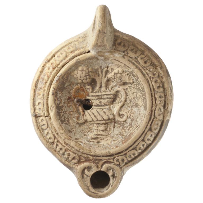 Cratère d'où s'échappent des pampres D. 116 x 88 x 31 mm Ex collection VG. N° 20150130 049 Cratère d'où s'échappent des pampres D. 116 x 88 x 31 mm Ex collection VG. N° 20150130 049