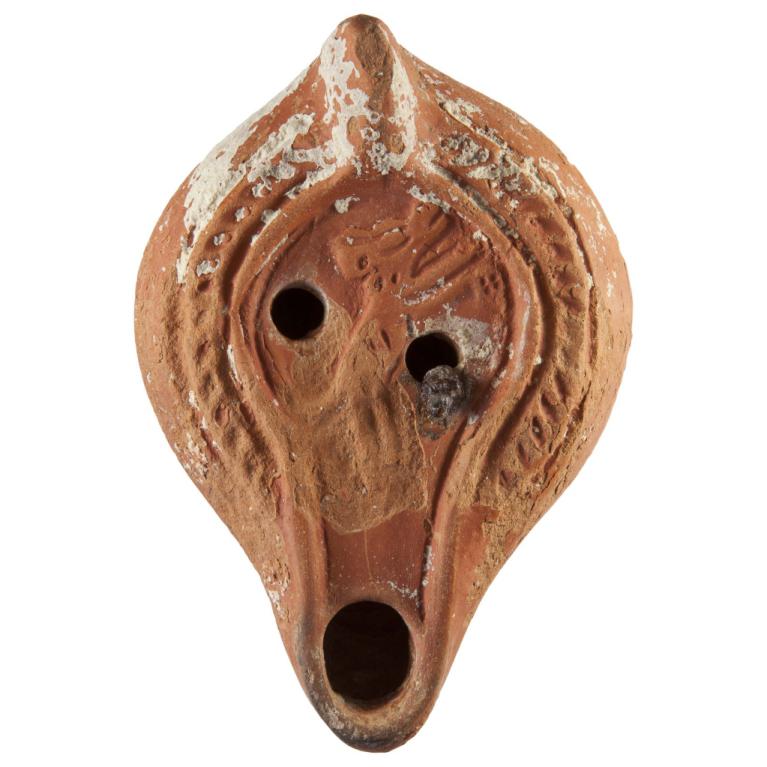 Chien de profil à droite. Marque de potier, palme gravée D. 121 x 84 x 43 mm Ex collection VG N° 20150518 128 Chien de profil à droite. Marque de potier, palme gravée D. 121 x 84 x 43 mm Ex collection VG N° 20150518 128