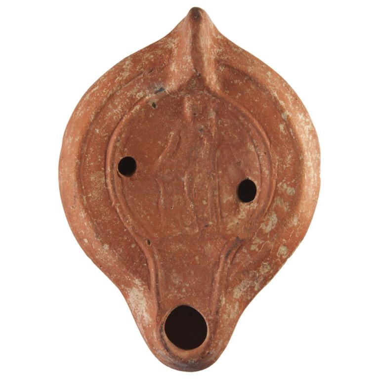 Personnage nu debout de face prenant appui à un thyrse (?) placé à sa gauche. Sa main droite est posée sur la tête d'un animal, agneau ou mouton semble-t-il, Bacchus ? D. 125 x 91 x 34 mm Ex collection VG. Provenance inconnue. Voir fiche N° 20150518 147 Personnage nu debout de face prenant appui à un thyrse (?) placé à sa gauche. Sa main droite est posée sur la tête d'un animal, agneau ou mouton semble-t-il, Bacchus ? D. 125 x 91 x 34 mm Ex collection VG. Provenance inconnue. Voir fiche N° 20150518 147