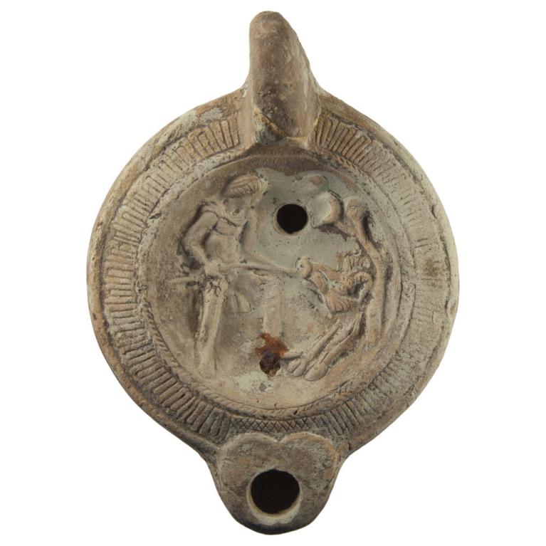 Chasse de Calydon. Méléagre, à gauche, tue le sanglier. Marque de potier D. 129 x 95 x 34 mm Voir: Bussière, N° 3194 pour la photo, N° 3190 pour le texte mais thème inverse Cf. Deneauve 1969, type VIII B Acquisition SVV Hôtel des Vente Montpellier-Languedoc Ancienne collection GD, provenance Tunisie N° 20151202 048 Chasse de Calydon. Méléagre, à gauche, tue le sanglier. Marque de potier D. 129 x 95 x 34 mm Voir: Bussière, N° 3194 pour la photo, N° 3190 pour le texte mais thème inverse Cf. Deneauve 1969, type VIII B Acquisition SVV Hôtel des Vente Montpellier-Languedoc Ancienne collection GD, provenance Tunisie N° 20151202 048