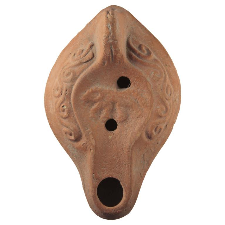 Animal à gauche (lion ?) Marque de potier, un trait horizontal en relief D. 123 x 78 x 30 mm Cf. Deneauve 1969, type XII Acquisition SVV Hôtel des Vente Montpellier-Languedoc Ancienne collection GD, provenance Tunisie N° 20151202 092 Animal à gauche (lion ?) Marque de potier, un trait horizontal en relief D. 123 x 78 x 30 mm Cf. Deneauve 1969, type XII Acquisition SVV Hôtel des Vente Montpellier-Languedoc Ancienne collection GD, provenance Tunisie N° 20151202 092