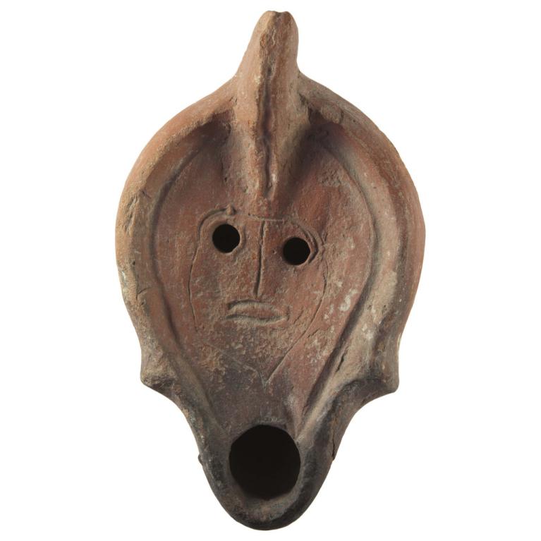 Incisions grossières figurant une tête humaine ayant pour yeux les deux perforations D. 122 x 74 x 35 mm Fin du IIIe et du début du IVe siècle Type Deneauve XI C lampes à bec arrondi entourées d'un listel saillant Acquisition SVV Hôtel des Vente Montpellier-Languedoc Ancienne collection GD, provenance Tunisie N° 20151202 110 Incisions grossières figurant une tête humaine ayant pour yeux les deux perforations D. 122 x 74 x 35 mm Fin du IIIe et du début du IVe siècle Type Deneauve XI C lampes à bec arrondi entourées d'un listel saillant Acquisition SVV Hôtel des Vente Montpellier-Languedoc Ancienne collection GD, provenance Tunisie N° 20151202 110