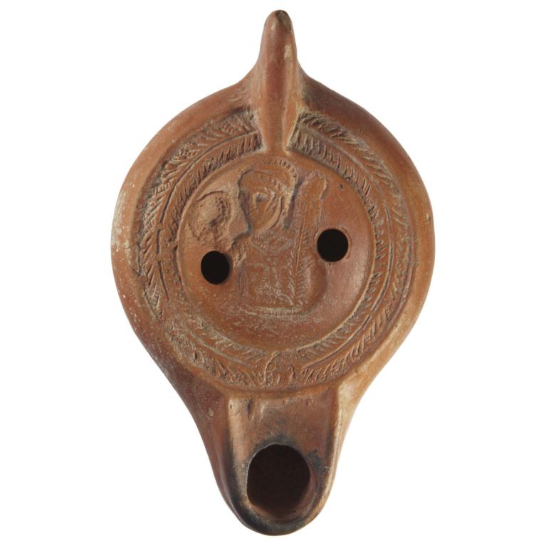 Buste de femme tenant une palme d'une main, une couronne de l'autre. D. 137 x 86 x 37 mm Acquisition SVV Holz - Artles, Arles, France. Voir fiche N° 20151219 013 Buste de femme tenant une palme d'une main, une couronne de l'autre. D. 137 x 86 x 37 mm Acquisition SVV Holz - Artles, Arles, France. Voir fiche N° 20151219 013