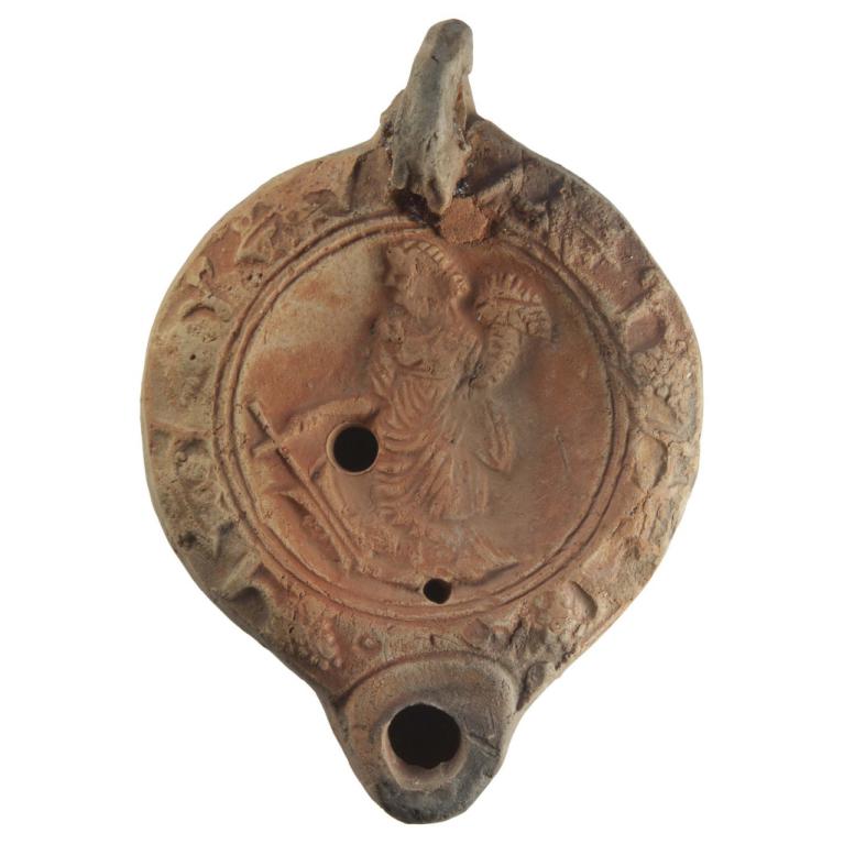 Fortuna avec une corne d'abondance et tenant un gouvernail ou rame D. 102 x 75 x 32 mm Acquisition SVV Anaf, Grenoble, France. Succession Ferchiou, Me Richy. Ancienne collection Naïdé Ferchiou, provenance Tunisie. Inv. 20160202 044 Fortuna avec une corne d'abondance et tenant un gouvernail ou rame D. 102 x 75 x 32 mm Acquisition SVV Anaf, Grenoble, France. Succession Ferchiou, Me Richy. Ancienne collection Naïdé Ferchiou, provenance Tunisie. Inv. 20160202 044