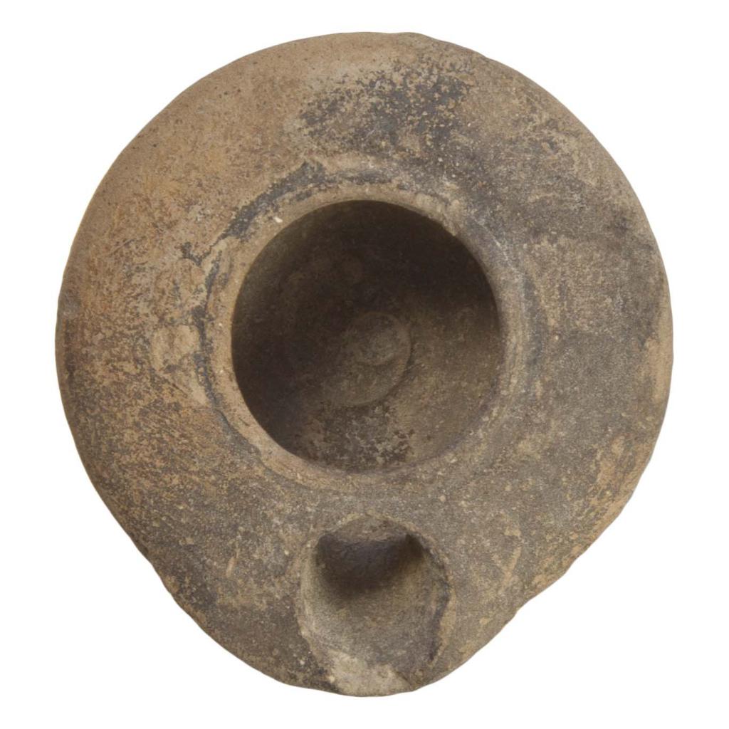 Petite lampe à huile votive D. 49 x 45 x 21 mm Acquisition SVV Vermot & Associés Paris, France. Provenance inconnue. Inv.20160324 062 Petite lampe à huile votive D. 49 x 45 x 21 mm Acquisition SVV Vermot & Associés Paris, France. Provenance inconnue. Inv.20160324 062
