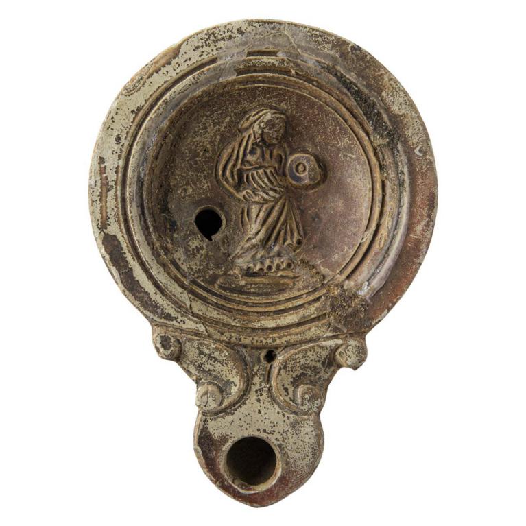 Femme drapée avec tympanon à droite - ménade (?). Signature L.M.C D. 103 x 74 x 23 mm Ancienne collection SLA. Provenance inconnue. Voir fiche N° 20160422 019 Femme drapée avec tympanon à droite - ménade (?). Signature L.M.C D. 103 x 74 x 23 mm Ancienne collection SLA. Provenance inconnue. Voir fiche N° 20160422 019