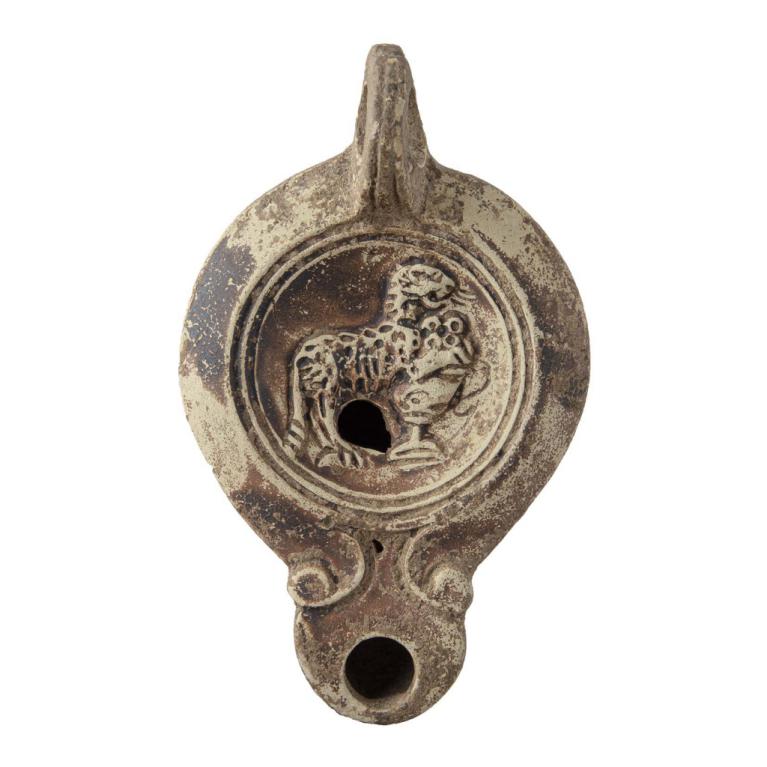 Panthère bachique de profil droit posant sa patte avant droite sur un cratère rempli de raisins Signature LMADIEC D. 125 x 77 x 30 mm Ancienne collection SLA. Provenance inconnue. Voir fiche N° 20160422 037 Panthère bachique de profil droit posant sa patte avant droite sur un cratère rempli de raisins Signature LMADIEC D. 125 x 77 x 30 mm Ancienne collection SLA. Provenance inconnue. Voir fiche N° 20160422 037