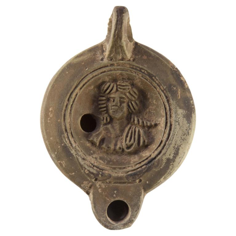 Buste féminin de face. Signature IVNIALEXI D. 97 x 69 x 22 mm Ex collection VG. Provenance inconnue. Voir fiche N° 20160502 032 Buste féminin de face. Signature IVNIALEXI D. 97 x 69 x 22 mm Ex collection VG. Provenance inconnue. Voir fiche N° 20160502 032