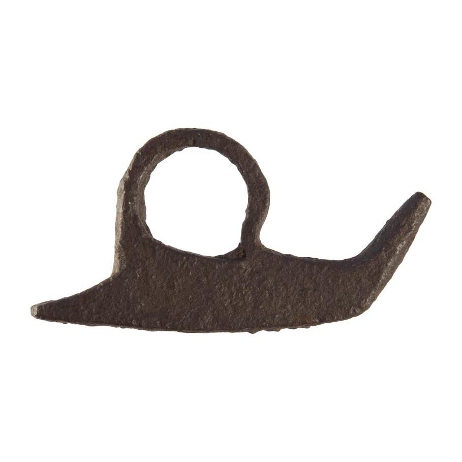 Briquet constitué d'une lame de fer rectiligne surmontée d'un appendice et d'un anneau, assurant la préhension. D. 67 x 34 x 11 mm Acquisition, Oxford, UK. Ancienne collection britannique. N° 20160518 001 Briquet constitué d'une lame de fer rectiligne surmontée d'un appendice et d'un anneau, assurant la préhension. D. 67 x 34 x 11 mm Acquisition, Oxford, UK. Ancienne collection britannique. N° 20160518 001