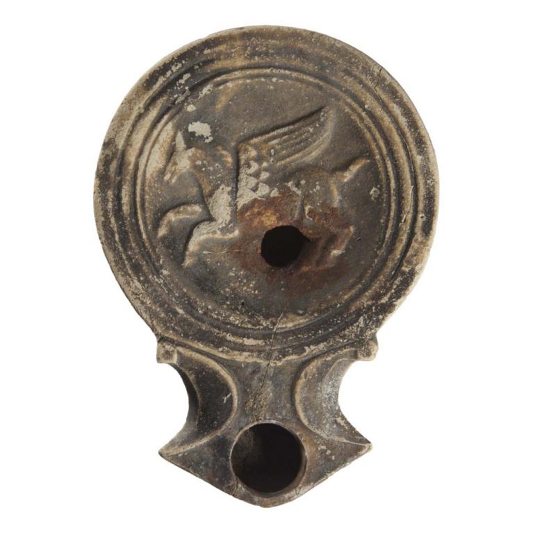 Pégase de profil gauche. D. 98 x 71 x 25 mm. Acquisition Hôtel des Ventes de Toulon. Voir fiche N° 20160702 037 Pégase de profil gauche. D. 98 x 71 x 25 mm. Acquisition Hôtel des Ventes de Toulon. Voir fiche N° 20160702 037