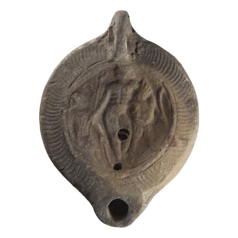 Bacchus, debout au centre, tient de la main droite un vase renversé et pose son bras gauche sur l'épaule d'un personnage qui tient un pedum. D. 106 x 79 x 30 mm. Acquisition Hôtel des Ventes de Toulon, France. Provenance inconnue. Voir fiche N° 20160702 058 Bacchus, debout au centre, tient de la main droite un vase renversé et pose son bras gauche sur l'épaule d'un personnage qui tient un pedum. D. 106 x 79 x 30 mm. Acquisition Hôtel des Ventes de Toulon, France. Provenance inconnue. Voir fiche N° 20160702 058