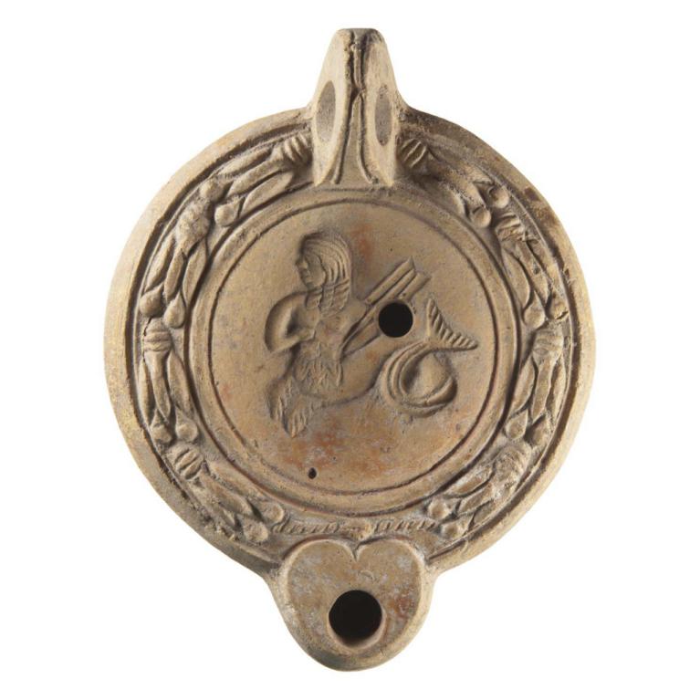 Néreide tenant un gouvernail, à gauche. D. 116 x 89 x 29 mm Acquisition Helios Gallery, UK. Ancienne collection privée, Londres. Lampes de Carthage - Deneauve Jean - Édition 1969. Thème proche, n° 963. N° 20160926 007 Néreide tenant un gouvernail, à gauche. D. 116 x 89 x 29 mm Acquisition Helios Gallery, UK. Ancienne collection privée, Londres. Lampes de Carthage - Deneauve Jean - Édition 1969. Thème proche, n° 963. N° 20160926 007