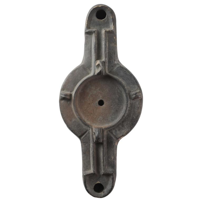 Grande lampe à huile D. 248 x 108 x 43 mm Acquisition SVV Prunier, Louviers, France. Provenance inconnue. N° 20161113 016 Grande lampe à huile D. 248 x 108 x 43 mm Acquisition SVV Prunier, Louviers, France. Provenance inconnue. N° 20161113 016