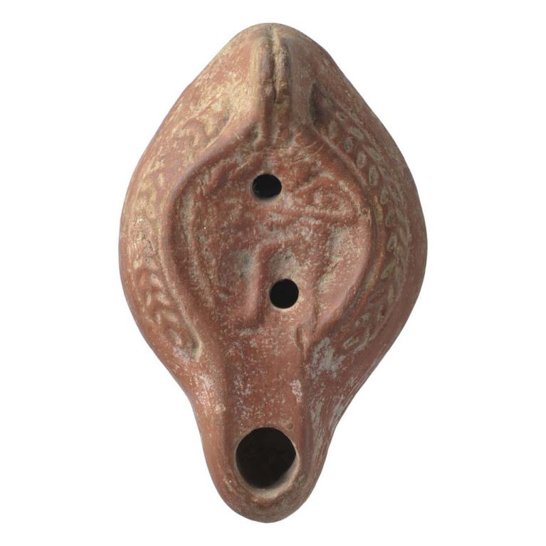 Chasse de Calydon. Méléagre, à gauche, tue le sanglier. Marque de potier, motif Étiquette ancienne : Sousse, 1891. D. 111 x 69 x 29 mm Acquisition SVV Sophie Himbaut, Aix-en-Provence, France. Provenance inconnue. N° 20161216 004 Chasse de Calydon. Méléagre, à gauche, tue le sanglier. Marque de potier, motif Étiquette ancienne : Sousse, 1891. D. 111 x 69 x 29 mm Acquisition SVV Sophie Himbaut, Aix-en-Provence, France. Provenance inconnue. N° 20161216 004