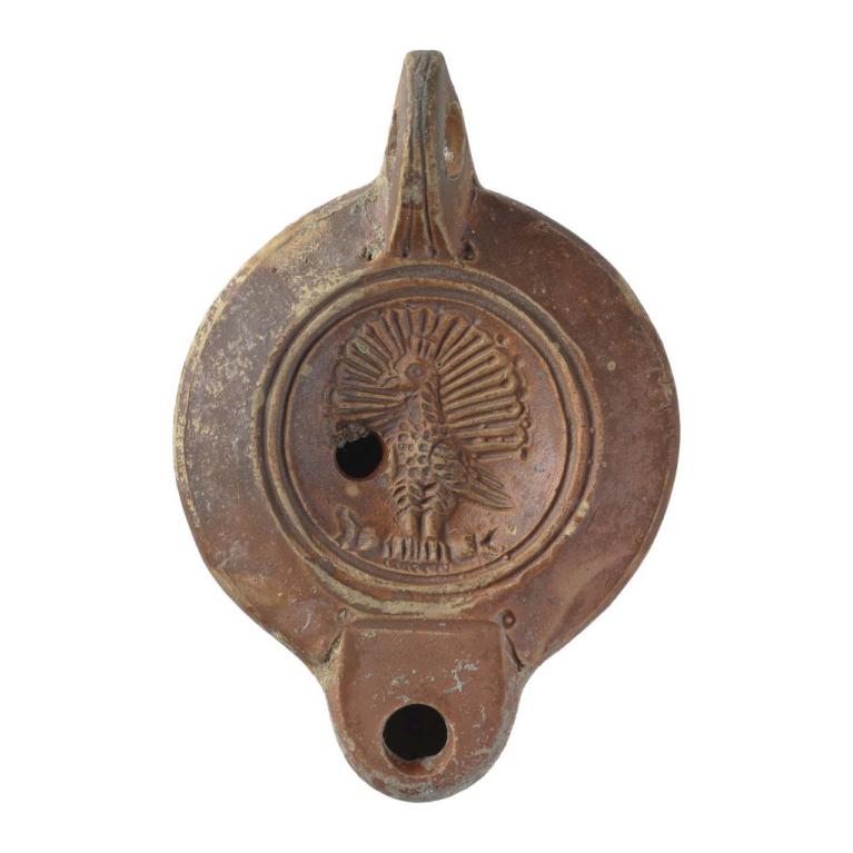 Paon de face, faisant la roue. D. 106 x 72 x 25 mm Signature MNOVIVST Acquisition SVV Labarbe Marc, Toulouse, France. Provenance inconnue. Voir fiche N° 20171126 017 Paon de face, faisant la roue. D. 106 x 72 x 25 mm Signature MNOVIVST Acquisition SVV Labarbe Marc, Toulouse, France. Provenance inconnue. Voir fiche N° 20171126 017