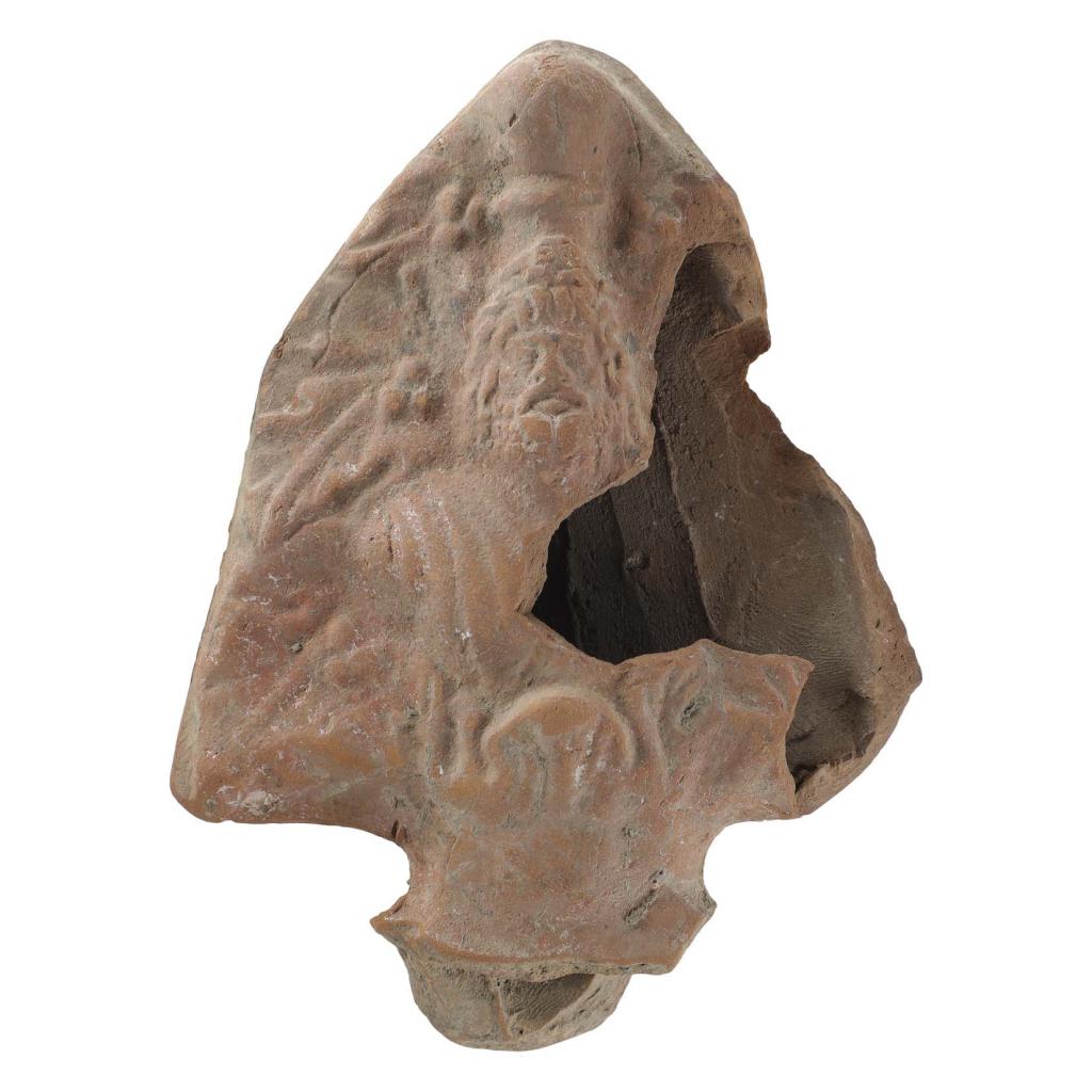 Réflecteur de lampe à huile au buste de Sérapis. D. 130 x 96 x 47 mm Acquisition SVV Declerck Patrick, Douai, France. Provenance inconnue. N° 20171218 013 Réflecteur de lampe à huile au buste de Sérapis. D. 130 x 96 x 47 mm Acquisition SVV Declerck Patrick, Douai, France. Provenance inconnue. N° 20171218 013