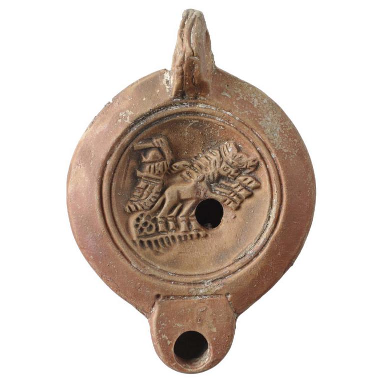 Char, (bige) tiré par deux chevaux, menés par un cocher qui brandit un fouet. Profil droit. D. 105 x 73 x 24 mm Signature MNOVIVSTI Acquisition SVV Labarbe Marc, Toulouse, France. Provenance inconnue. Voir fiche N° 20180408 035 Char, (bige) tiré par deux chevaux, menés par un cocher qui brandit un fouet. Profil droit. D. 105 x 73 x 24 mm Signature MNOVIVSTI Acquisition SVV Labarbe Marc, Toulouse, France. Provenance inconnue. Voir fiche N° 20180408 035