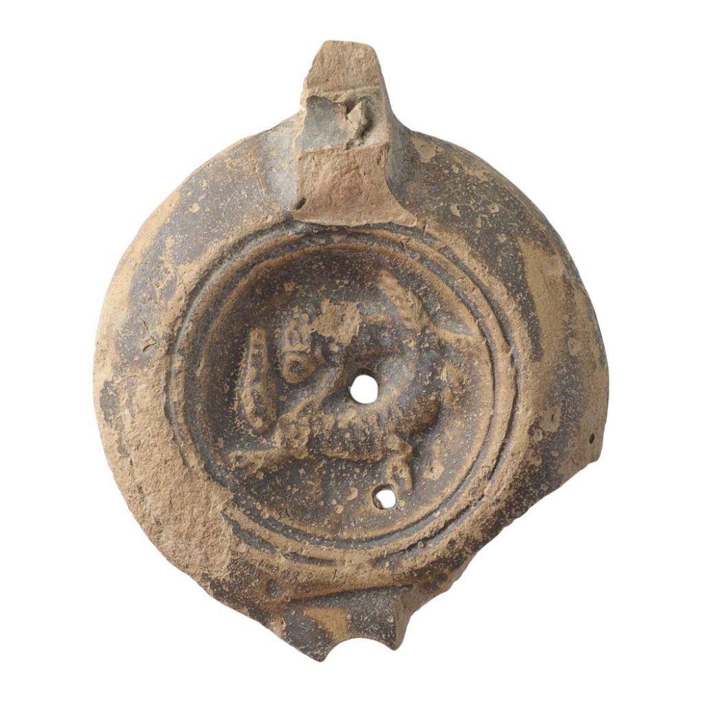 Médaillon de lampe à huile. D. 79 x 67 mm Acquisition SVV Kâ-Mondo, Paris, France. Provenance probable, Tunisie, Carthage. N° 20180710 100 Médaillon de lampe à huile. D. 79 x 67 mm Acquisition SVV Kâ-Mondo, Paris, France. Provenance probable, Tunisie, Carthage. N° 20180710 100